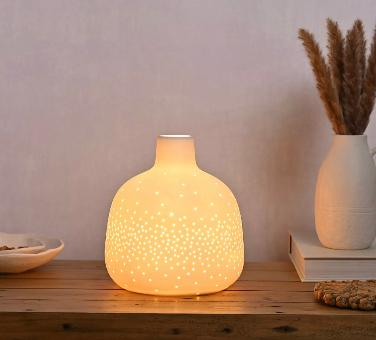HESTIA WHITE SHORT TABLE LAMP