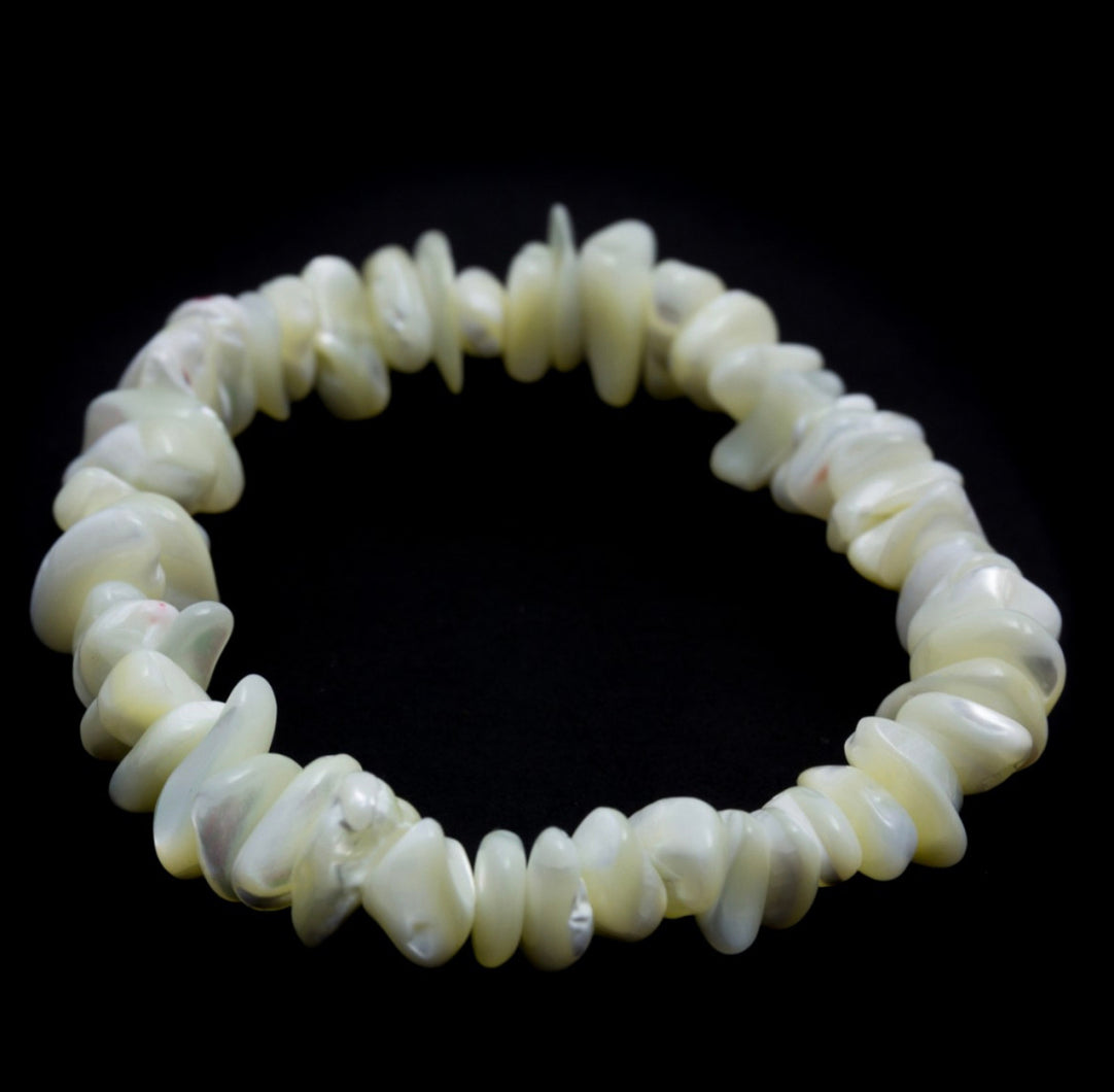 Mother of pearl chip bracelet