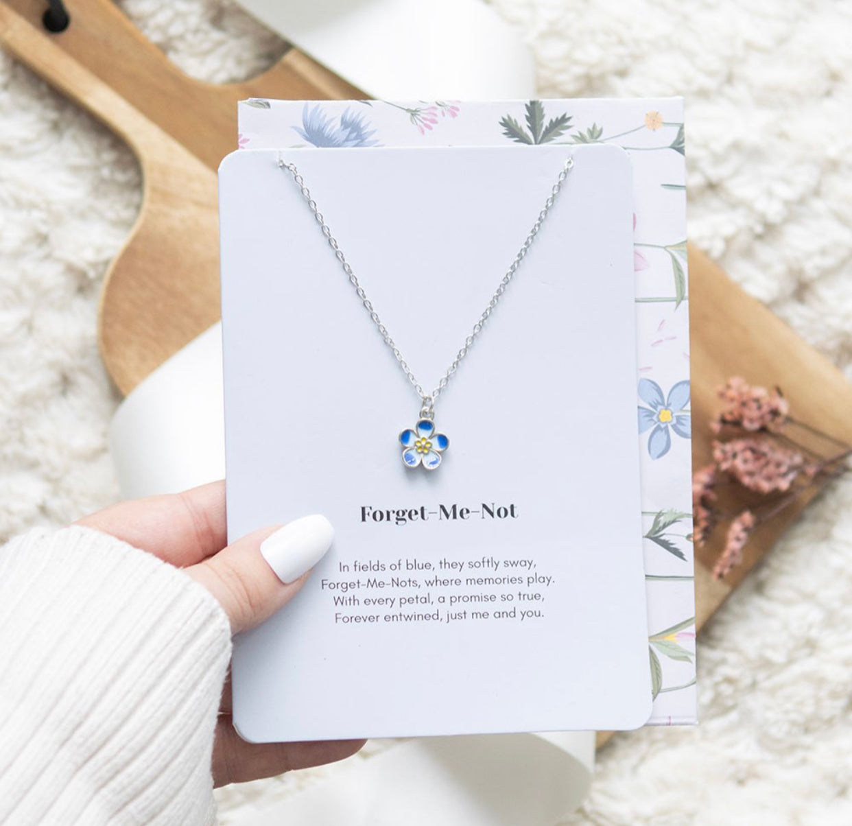 FORGET-ME-NOT FLOWER NECKLACE ON GREETING CARD