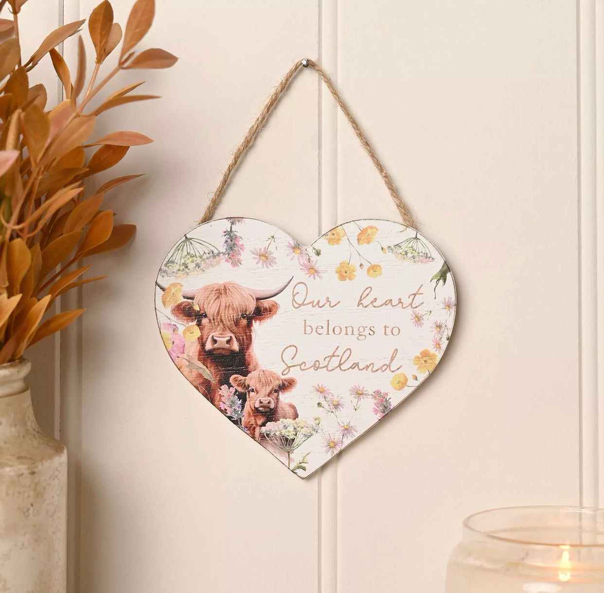 HIGHLAND COW HEART SHAPED PLAQUE12CM "OUR HEART BELONGS TO SCOTLAND"