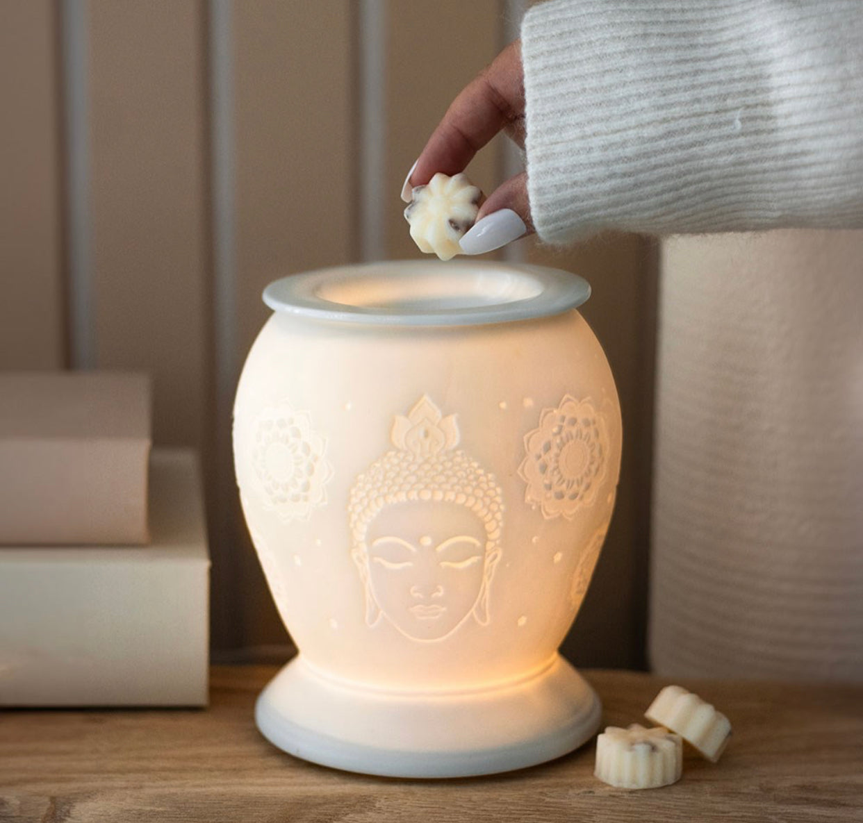 WHITE CERAMIC BUDDHA ELECTRIC OIL BURNER
