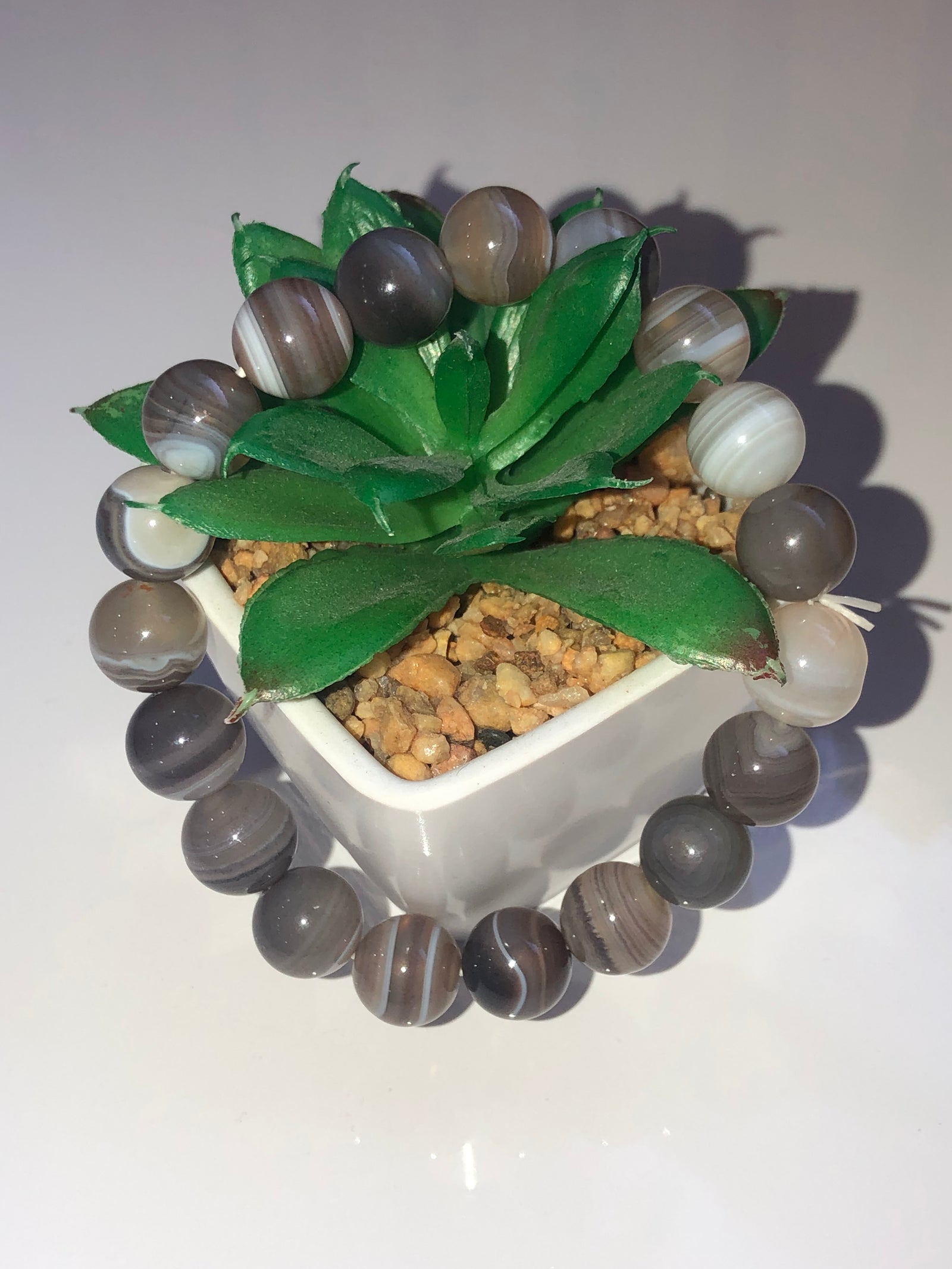 Grey agate bracelet with tumble