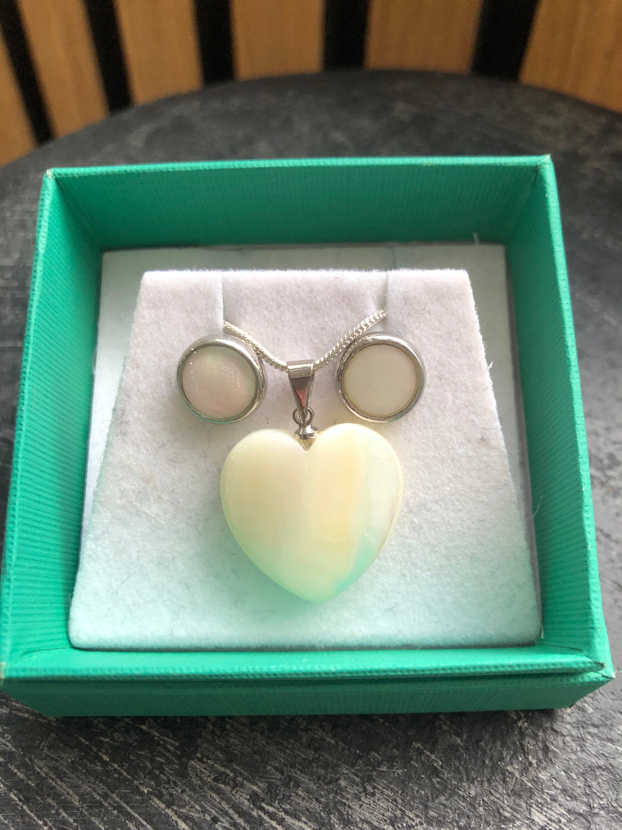 Mother of pearl stud earrings with heart necklace