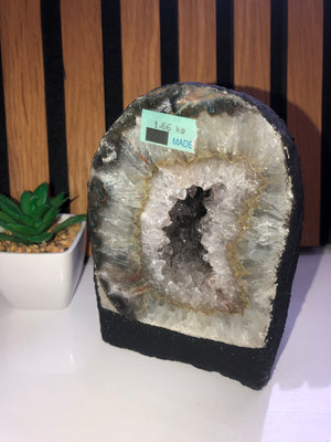Druzy agate with amethyst