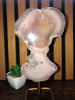 Pink amethyst Freeform on golden stand