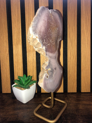 Pink amethyst Freeform on golden stand