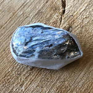 Blue kyanite